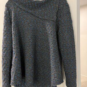 Sno Skins Grey and Blue symmetrical sweater.  Medium